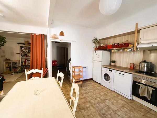ROGNES Maison de village, 100M², terrasse, place de stationnement