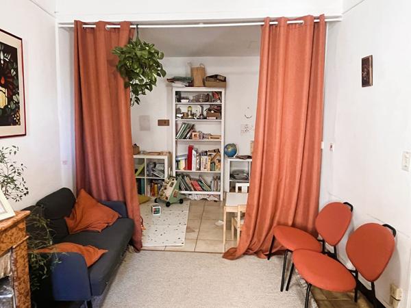 ROGNES Maison de village, 100M², terrasse, place de stationnement