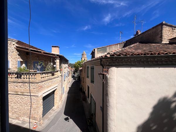 ROGNES Maison de village, 100M², terrasse, place de stationnement