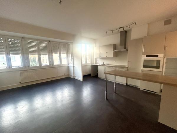 Appartement
                                                                                                                                                                                                                                                                                                                        3 pièce(s)                                                                                                                                                                                                          2 chambre(s)                                                                                                                                                                                                          75  m²