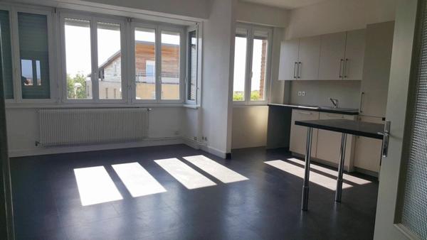 Appartement
                                                                                                                                                                                                                                                                                                                        3 pièce(s)                                                                                                                                                                                                          2 chambre(s)                                                                                                                                                                                                          75  m²