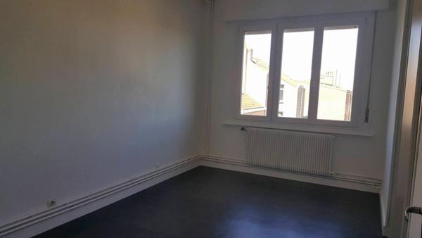 Appartement
                                                                                                                                                                                                                                                                                                                        3 pièce(s)                                                                                                                                                                                                          2 chambre(s)                                                                                                                                                                                                          75  m²