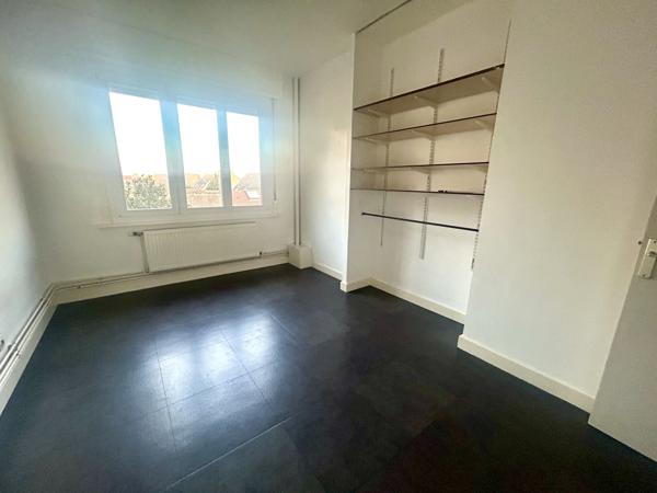 Appartement
                                                                                                                                                                                                                                                                                                                        3 pièce(s)                                                                                                                                                                                                          2 chambre(s)                                                                                                                                                                                                          75  m²