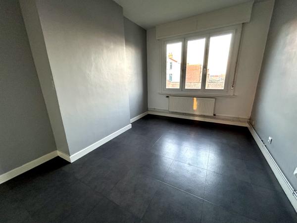 Appartement
                                                                                                                                                                                                                                                                                                                        3 pièce(s)                                                                                                                                                                                                          2 chambre(s)                                                                                                                                                                                                          75  m²