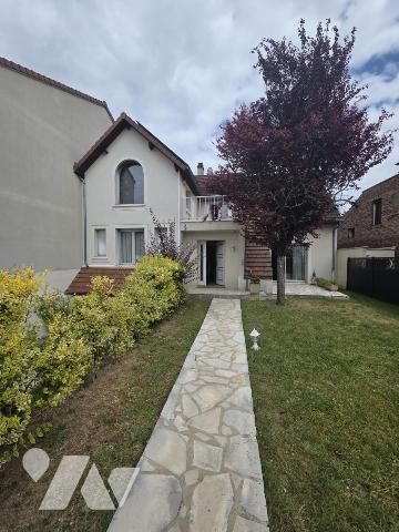 L'Hay les Roses - Maison avec sous-sol, comble aménagé et garages.
