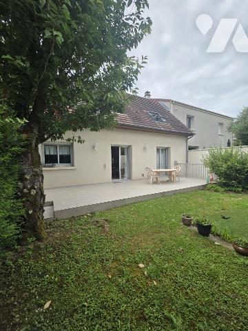 L'Hay les Roses - Maison avec sous-sol, comble aménagé et garages.