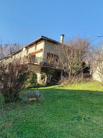 Maison de village de 134 m2 habitable avec grandes dépendances