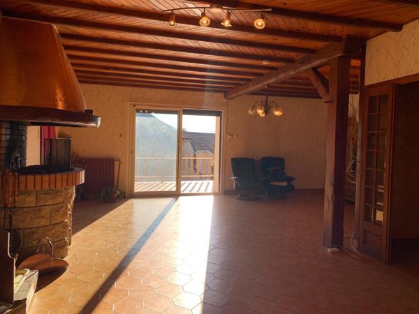 Maison de village de 134 m2 habitable avec grandes dépendances