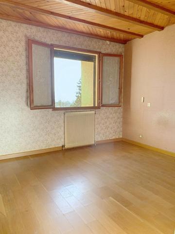 Maison de village de 134 m2 habitable avec grandes dépendances