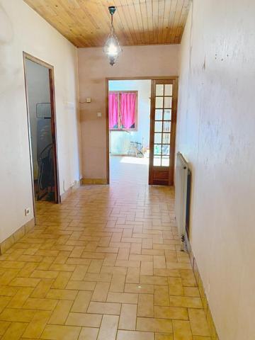 Maison de village de 134 m2 habitable avec grandes dépendances