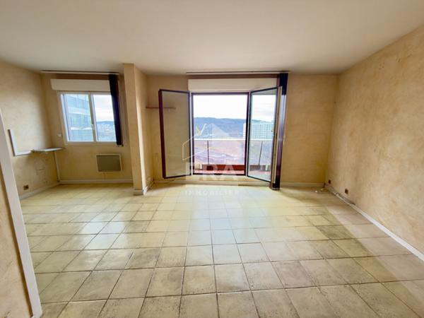 DERNIER ETAGE - GRAND 2 P - SEINE MUSICALE.