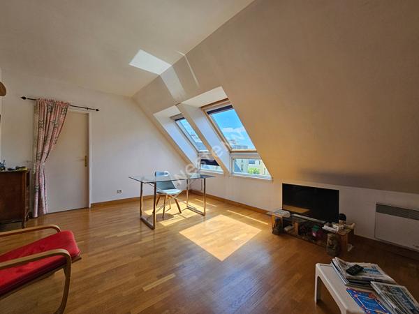 VIEUX-PUTEAUX: Appartement de 2 pièces de 43m² e n Carrez et 51m² au sol avec cave et parking