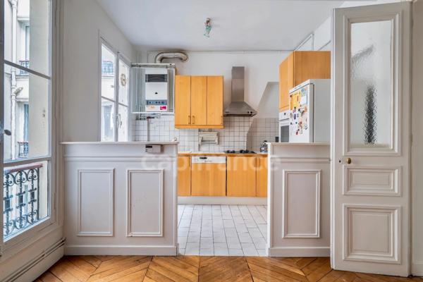 Appartement à vendre 4 pièces PARIS 9EME ARRONDISSEMENT (75) - Raffiné 4 pièces Haussmannien sublimé par ses moulures, cheminées, parquet, au coeur de la Nouvelle Athènes