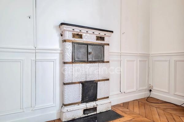 Appartement à vendre 4 pièces PARIS 9EME ARRONDISSEMENT (75) - Raffiné 4 pièces Haussmannien sublimé par ses moulures, cheminées, parquet, au coeur de la Nouvelle Athènes