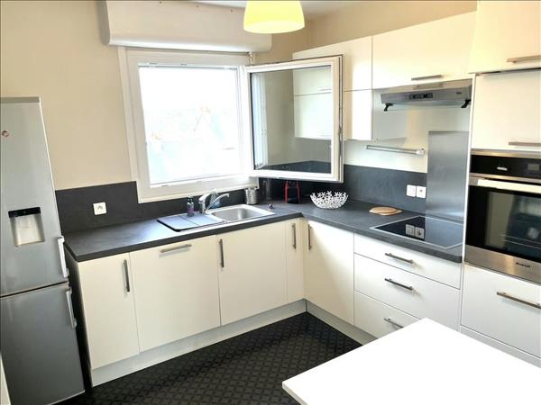 Appartement à louer 901 € CC TOURS 3 p 59 m² DPE D