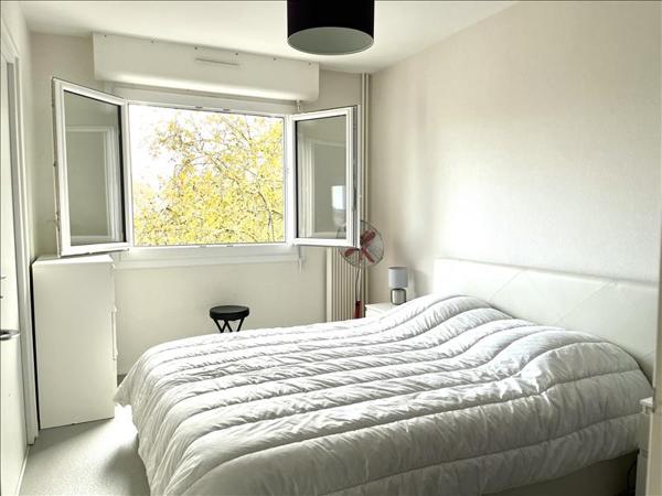 Appartement à louer 901 € CC TOURS 3 p 59 m² DPE D