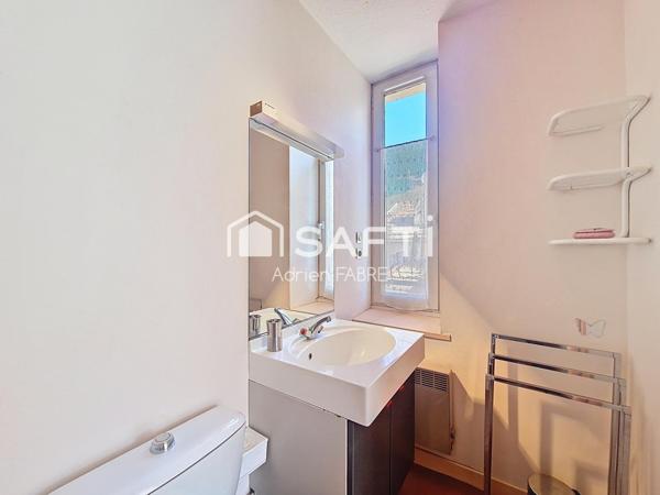 Appartement T2 à vendre 30m², meublé, cave, centre-ville Ax les thermes.