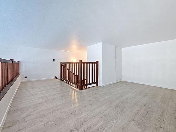 Duplex avec terrasse, stationnement et rénovation énergétique