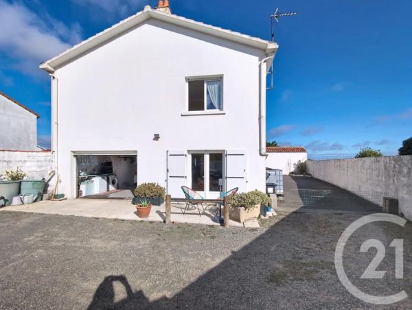 Maison à vendre  5 pièces - 119 m 2   BEAUVOIR SUR MER  - 85
