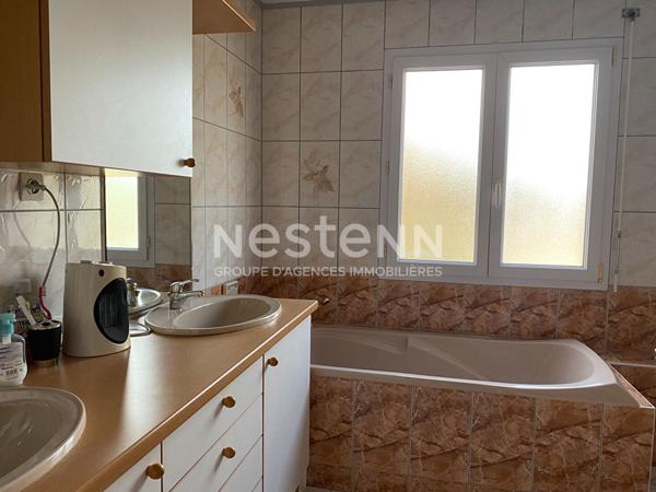 Maison spacieuse à vendre à Bressuire quartier Saint Porchaire de 144m² avec 4 chambres, jardin de 1867 m²