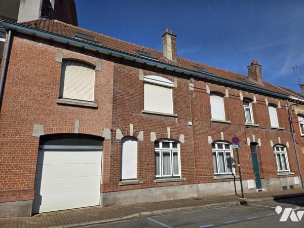 Hyper centre - Maison beaux volumes - jardin - parking - batterie de garages