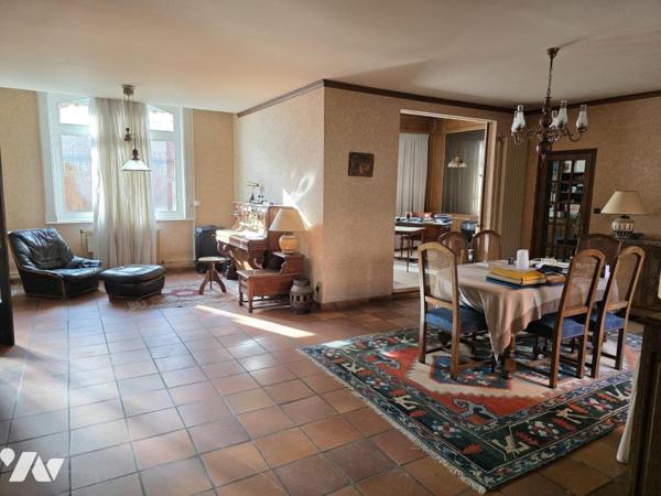 Hyper centre - Maison beaux volumes - jardin - parking - batterie de garages