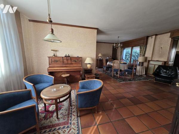 Hyper centre - Maison beaux volumes - jardin - parking - batterie de garages