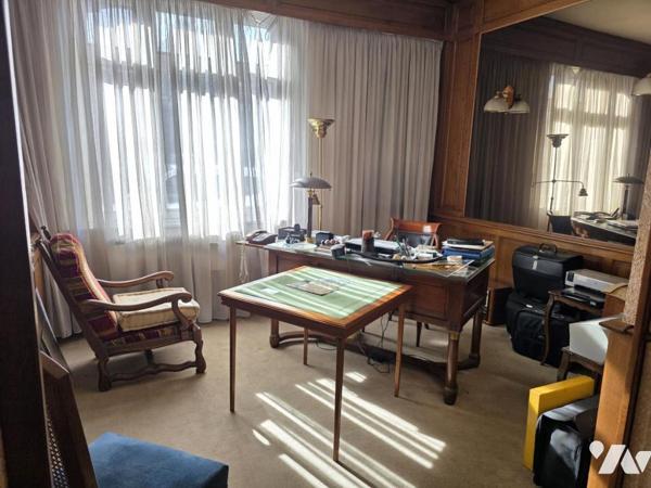 Hyper centre - Maison beaux volumes - jardin - parking - batterie de garages