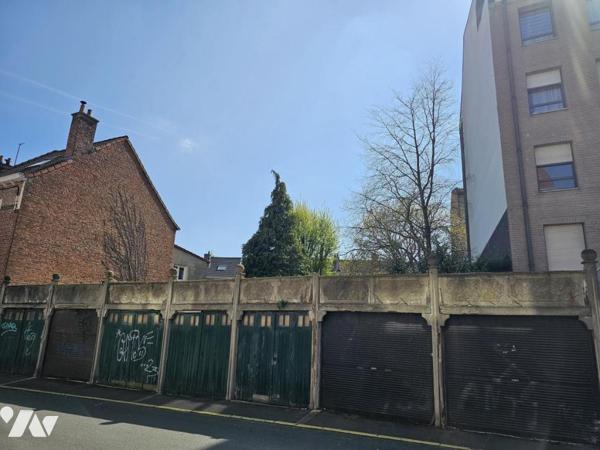 Hyper centre - Maison beaux volumes - jardin - parking - batterie de garages