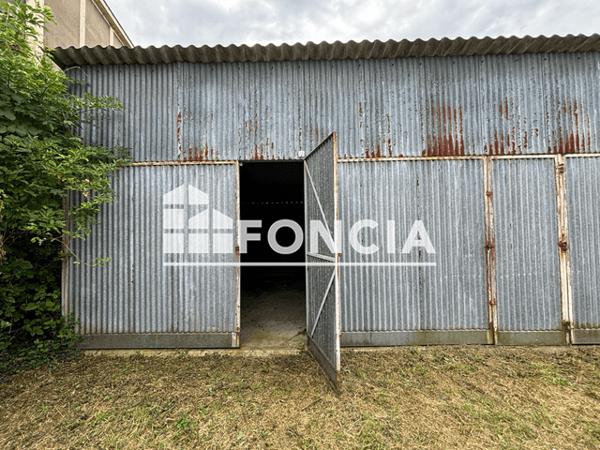 Location Parking 33 m² - 65 AVENUE JEAN JAURES Montval Sur Loir 72500