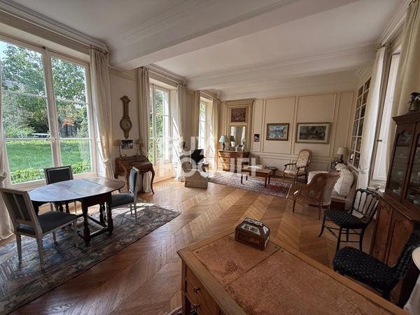 Maison de Maître d'Exception à Compiègne - 5 Chambres, Grand Standing