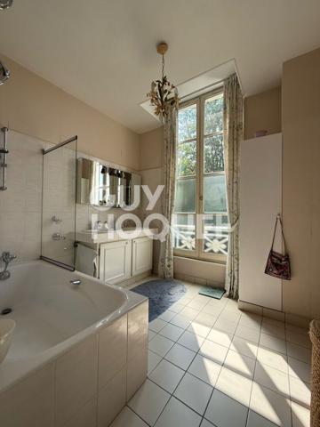 Maison de Maître d'Exception à Compiègne - 5 Chambres, Grand Standing