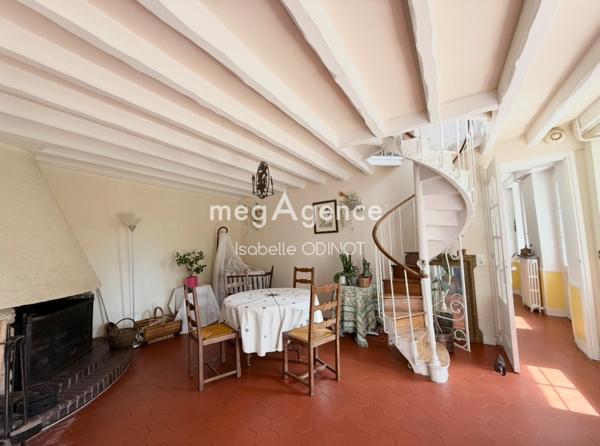 Maison à Thoiry, 78770 - 8 pièces 233m²