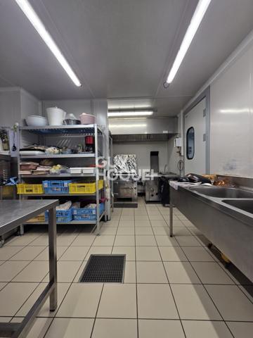 NAUCELLE (AVEYRON) - 160 m2 DE MURS COMMERCIAUX AVEC VITRINES QUI N'ATTENDENT QUE VOTRE TALENT