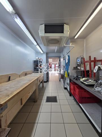 NAUCELLE (AVEYRON) - 160 m2 DE MURS COMMERCIAUX AVEC VITRINES QUI N'ATTENDENT QUE VOTRE TALENT