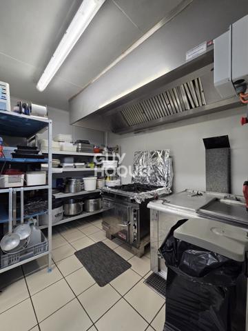 NAUCELLE (AVEYRON) - 160 m2 DE MURS COMMERCIAUX AVEC VITRINES QUI N'ATTENDENT QUE VOTRE TALENT