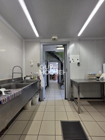 NAUCELLE (AVEYRON) - 160 m2 DE MURS COMMERCIAUX AVEC VITRINES QUI N'ATTENDENT QUE VOTRE TALENT