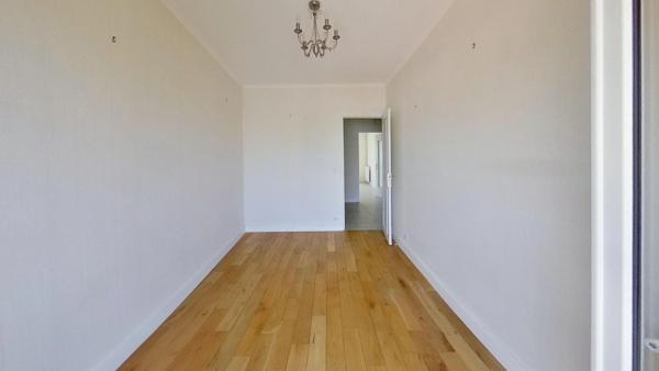 Appartement 3 pièces traversant et lumineux au 7eme étage avec ascenseur