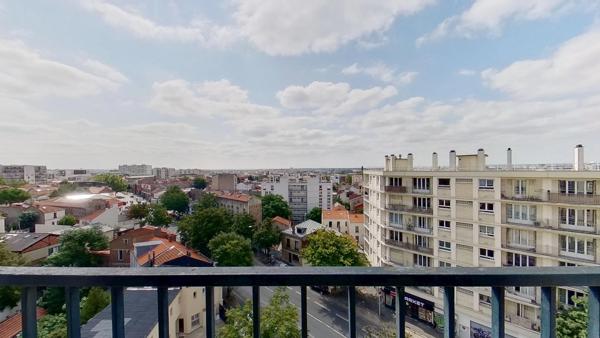 Appartement 3 pièces traversant et lumineux au 7eme étage avec ascenseur