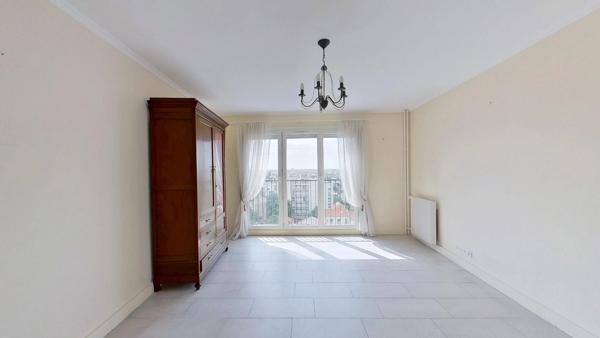 Appartement 3 pièces traversant et lumineux au 7eme étage avec ascenseur