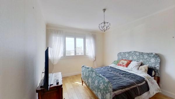 Appartement 3 pièces traversant et lumineux au 7eme étage avec ascenseur