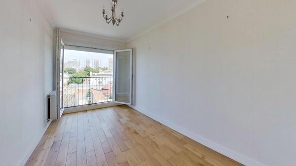 Appartement 3 pièces traversant et lumineux au 7eme étage avec ascenseur