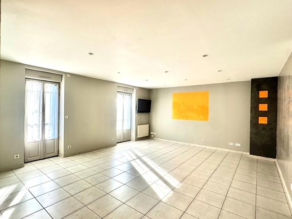 LA BAULE-HYPER CENTRE-APPARTEMENT 5P-DE 103M2 HABITABLE-BALCON-GARAGE-2 GRANDES CAVES-2 MINUTES A PIED DU MARCHÉ DE LA BAULE