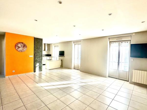 LA BAULE-HYPER CENTRE-APPARTEMENT 5P-DE 103M2 HABITABLE-BALCON-GARAGE-2 GRANDES CAVES-2 MINUTES A PIED DU MARCHÉ DE LA BAULE