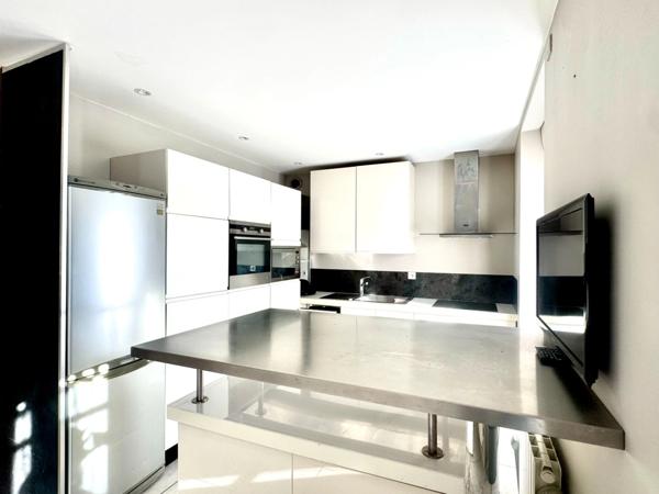 LA BAULE-HYPER CENTRE-APPARTEMENT 5P-DE 103M2 HABITABLE-BALCON-GARAGE-2 GRANDES CAVES-2 MINUTES A PIED DU MARCHÉ DE LA BAULE