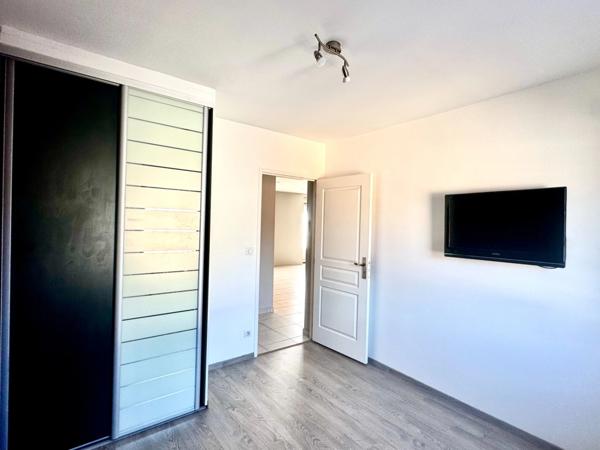 LA BAULE-HYPER CENTRE-APPARTEMENT 5P-DE 103M2 HABITABLE-BALCON-GARAGE-2 GRANDES CAVES-2 MINUTES A PIED DU MARCHÉ DE LA BAULE