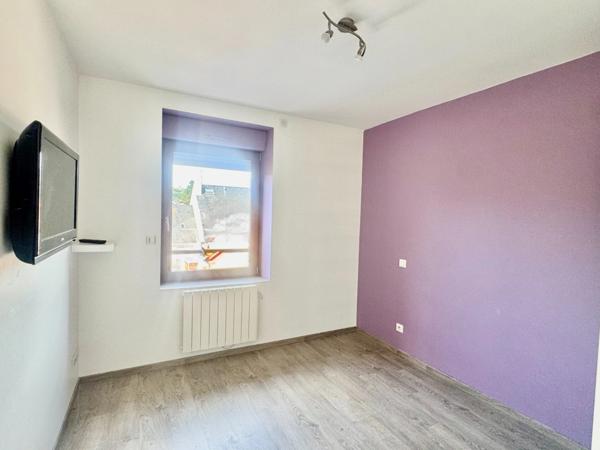 LA BAULE-HYPER CENTRE-APPARTEMENT 5P-DE 103M2 HABITABLE-BALCON-GARAGE-2 GRANDES CAVES-2 MINUTES A PIED DU MARCHÉ DE LA BAULE