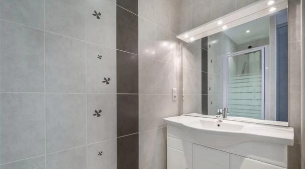 LA BAULE-HYPER CENTRE-APPARTEMENT 5P-DE 103M2 HABITABLE-BALCON-GARAGE-2 GRANDES CAVES-2 MINUTES A PIED DU MARCHÉ DE LA BAULE