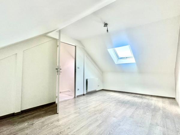 LA BAULE-HYPER CENTRE-APPARTEMENT 5P-DE 103M2 HABITABLE-BALCON-GARAGE-2 GRANDES CAVES-2 MINUTES A PIED DU MARCHÉ DE LA BAULE