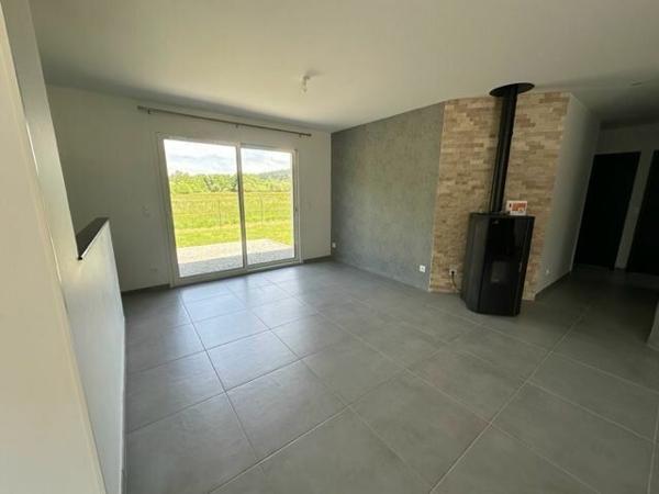 Maison à louer    3 pièces •  Bonnac-la-Côte